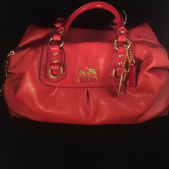 Red handcrafted coach bag - Picture 1 of 6